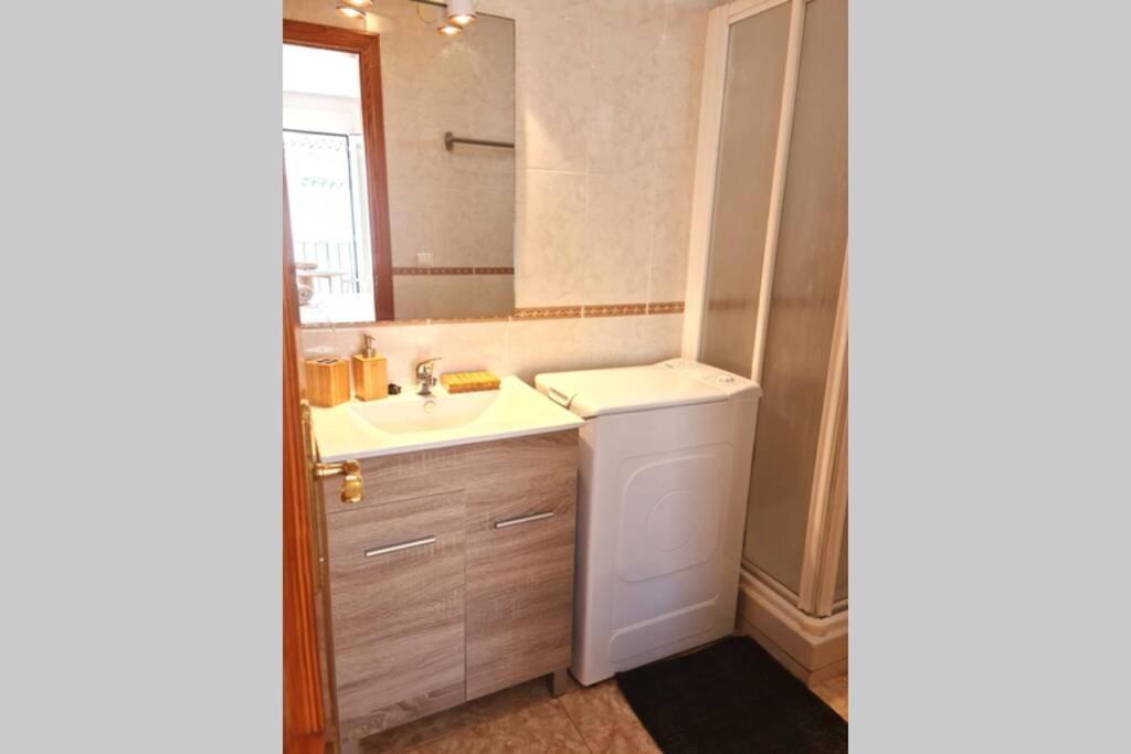 Calmahouse Carihuela Appartement Torremolinos Buitenkant foto