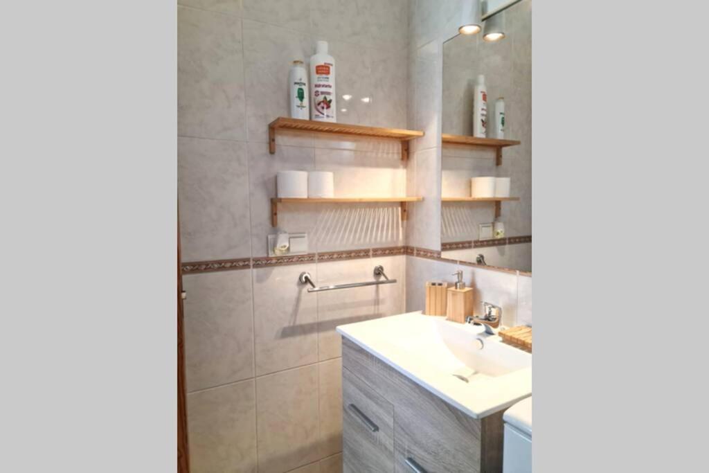 Calmahouse Carihuela Appartement Torremolinos Buitenkant foto