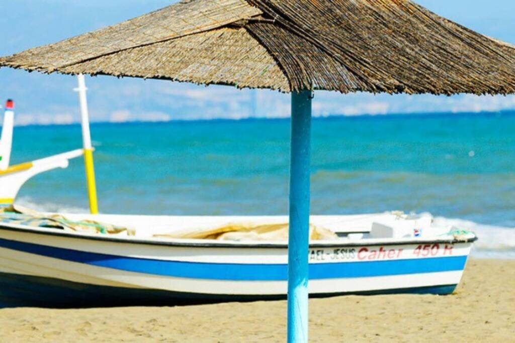 Calmahouse Carihuela Appartement Torremolinos Buitenkant foto