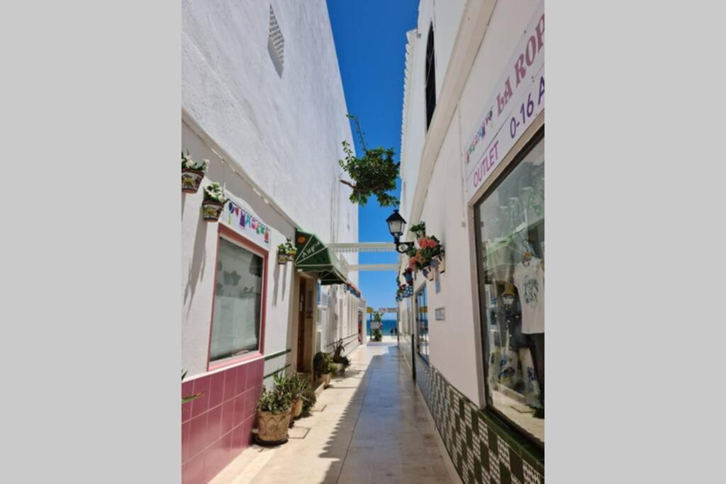 Calmahouse Carihuela Appartement Torremolinos Buitenkant foto